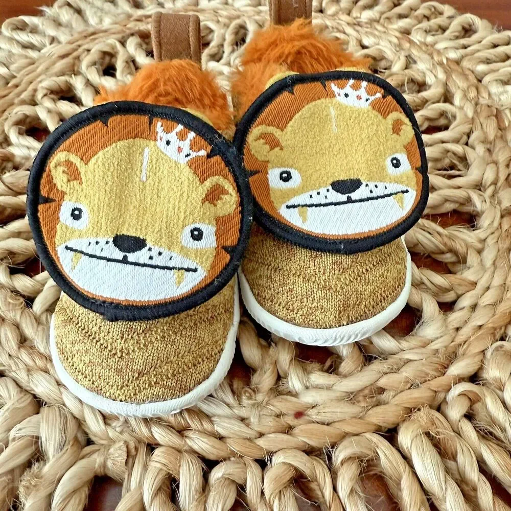 Nike LeBron Little Big‎ Cat Sneakers 2C Baby Lion Slip On Lion Basketball